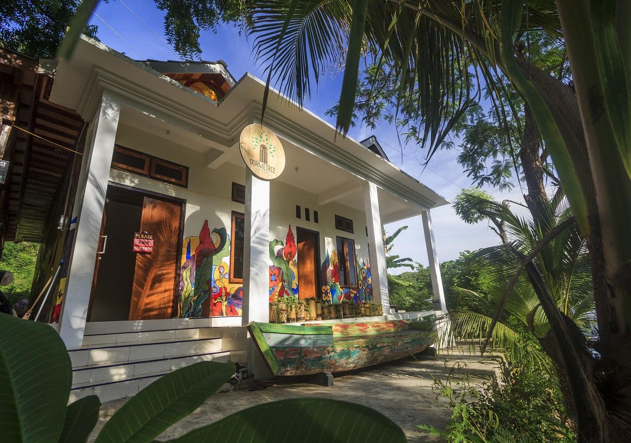 A Pousada Dorme Tree Labuan Bajo Exterior foto